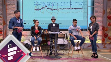 ¿Zuri tiene UNA RELACIÓN fuera del programa? | Enamorándonos