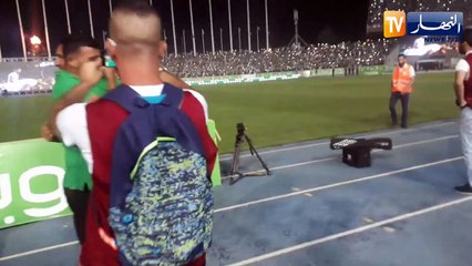 شاهد.. فرحة هستيرية لمناصر يبكي بالدموع بعد التتويج بالكأس