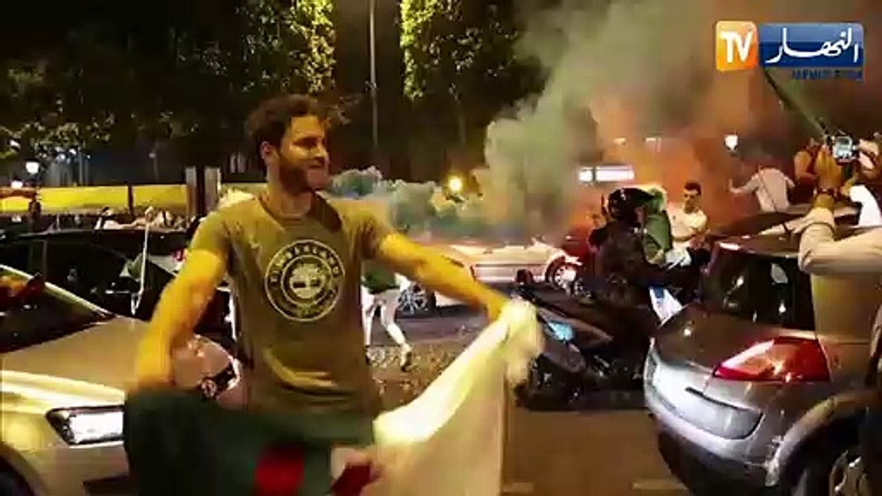 الجالية الجزائرية بفرنسا تحتفل بفوز الخضر بكان...