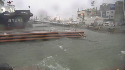 [날씨] 휴일 흐리고 오후까지 비...30℃안팎 더위 / YTN
