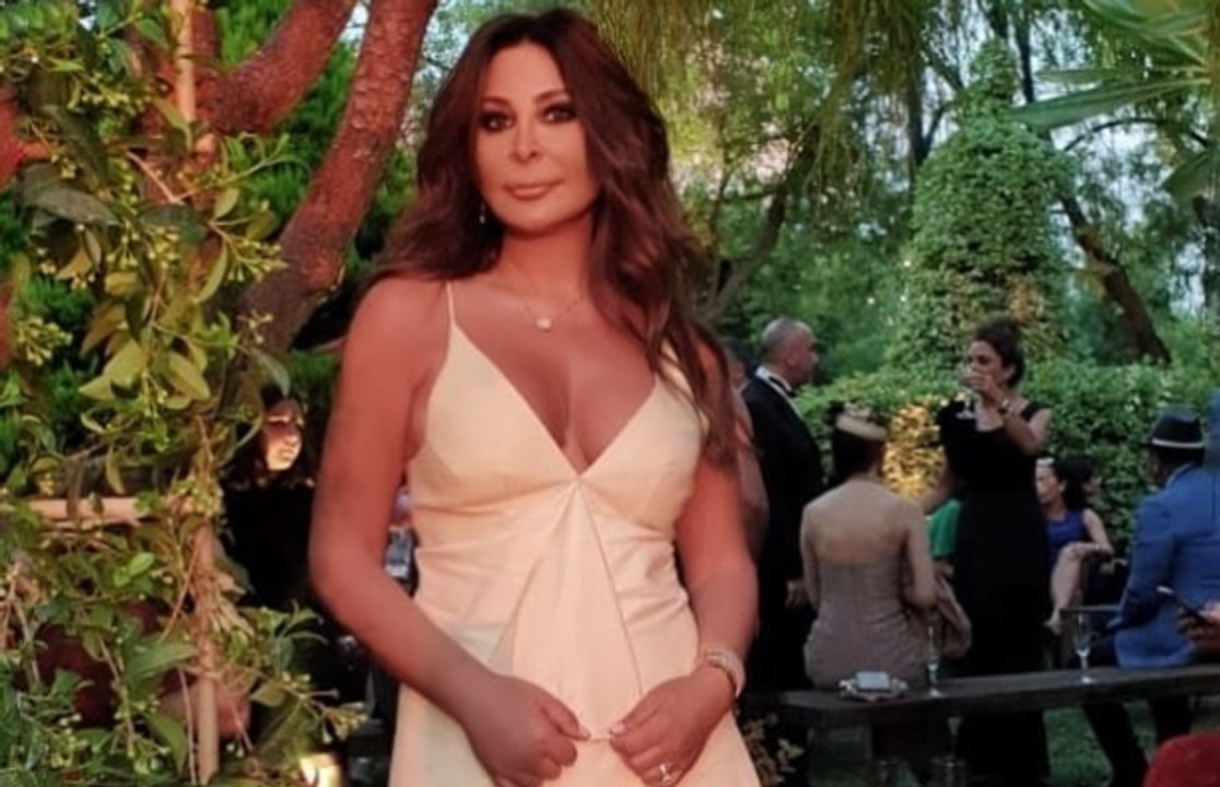 شاهدوا رقص وغناء إليسا في حفل زفاف ابن المصمم إيلي صعب