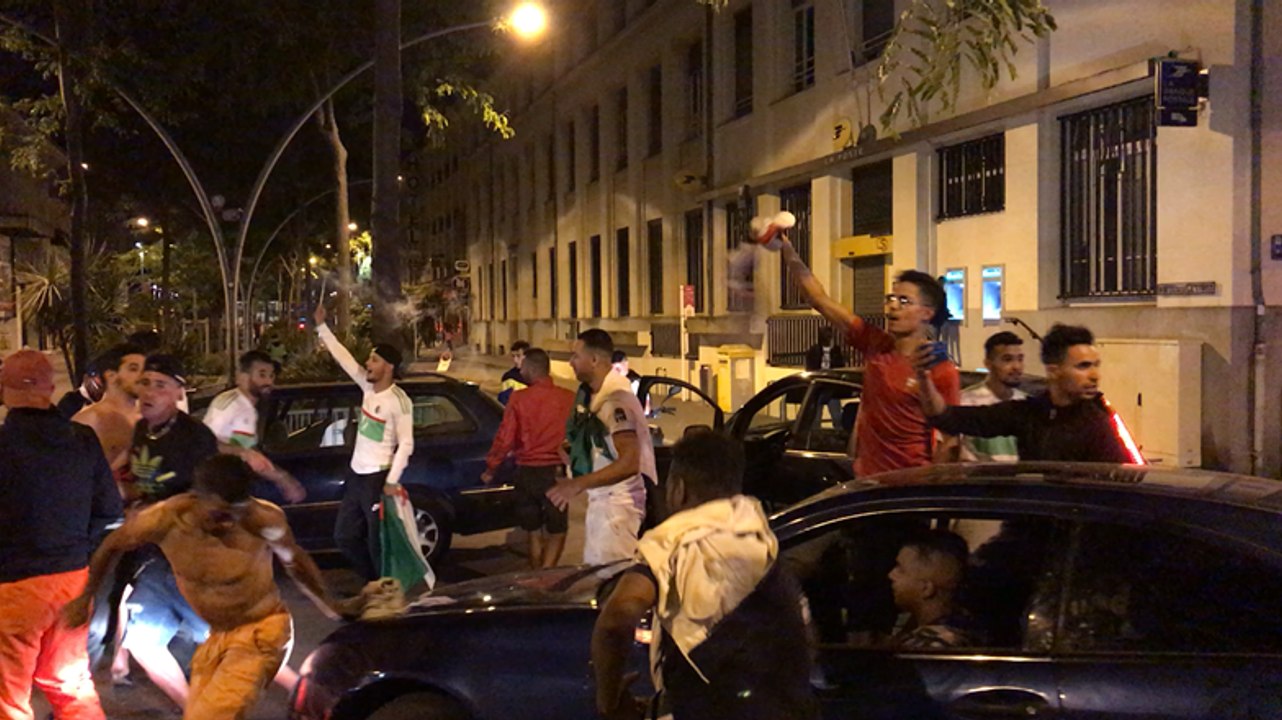 Football : la joie des supporters des Fennecs