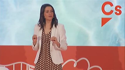 Arrimadas cree que la negociación entre Sánchez e Iglesias sólo es un "culebrón del sillón de verano"