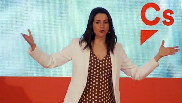 Arrimadas tacha de “culebrón del sillón” la negociación PSOE-Podemos