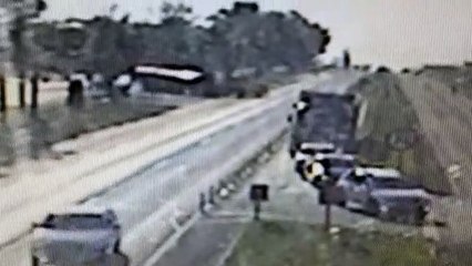 PRF atende ocorrência de desacoplamento de semirreboque em Foz do Iguaçu