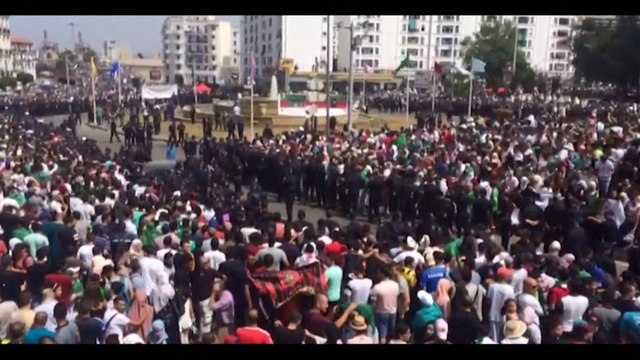 Les Algériens attendent l'arrivée des Fennecs à Alger pour célébrer la victoire de la Coupe d'Afrique des Nations