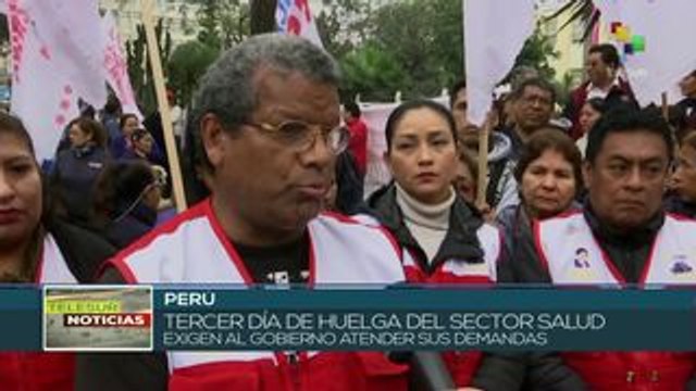 Trabajadores de la salud mantienen tercer día de huelga en Perú