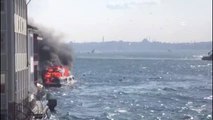 İstanbul Boğazı'nda yatta yangın