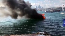 üsküdar açıklarında teknede yangın çıktı