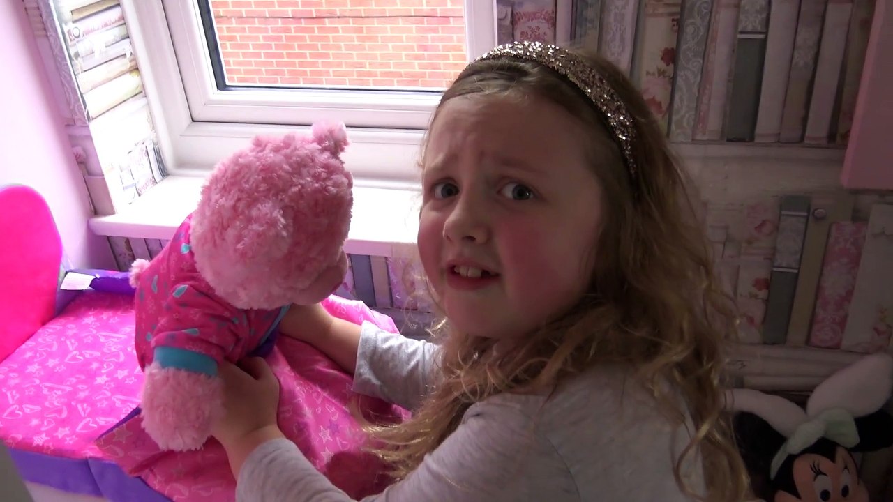 Tour pelo meu quarto (Room tour)