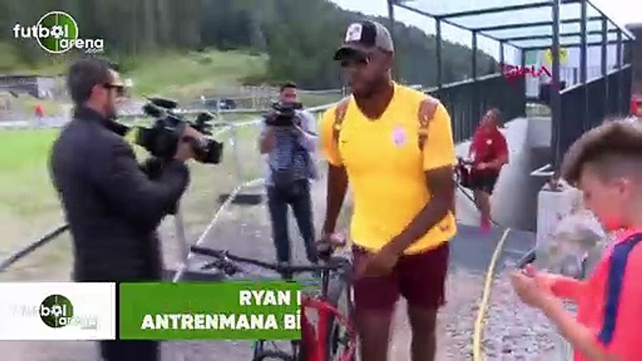 Ryan Donk antrenmana bisikletle geldi