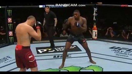 Боксер надевавший футболку с Путиным и сменивший гражданство, нокаутирован за 12 секунд