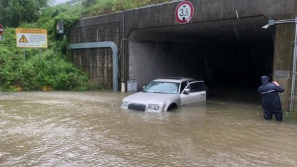 [날씨] 휴일 오후까지 비...전국 곳곳 폭염주의보 / YTN