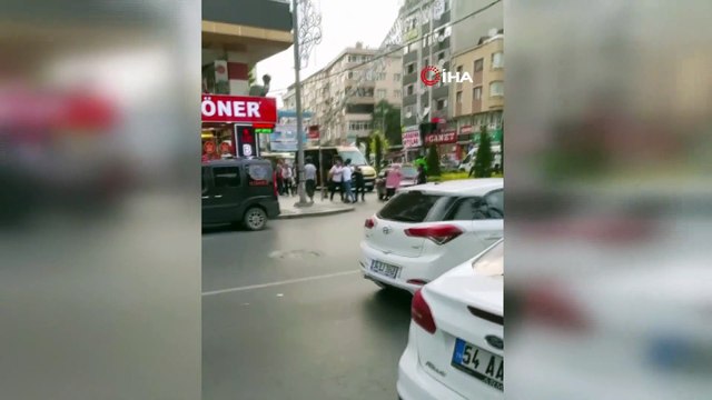 Cadde ortasında güpegündüz yaşanan kavga kamerada