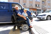 Hatalı engelli rampası engelli vatandaşın çilesi oldu