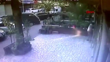 İSTANBUL-FATİH'TE TELEVİZYON HIRSIZLARI KAMERADA