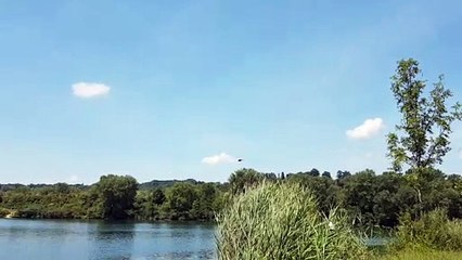 Arrivée de l'hélicoptère sur bord de l'Ain en face de Varambon