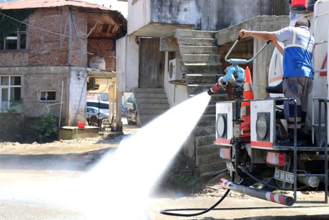 Düzce'de sel felaketinin yaraları sarılıyor