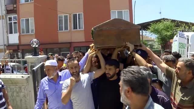 Denizde boğulan çocuk defnedildi