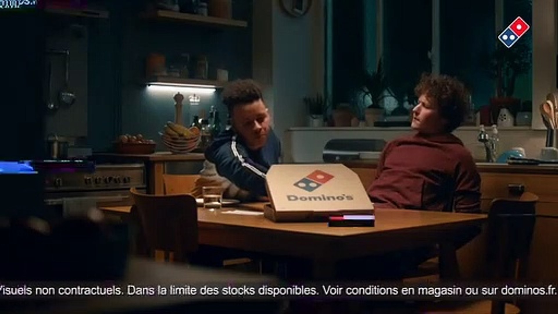 Regardez la formidable pub de Netflix pour sa série La casa de papel qui  interrompt une pub Domino's pizza pour prendre l'antenne - Vidéo Dailymotion