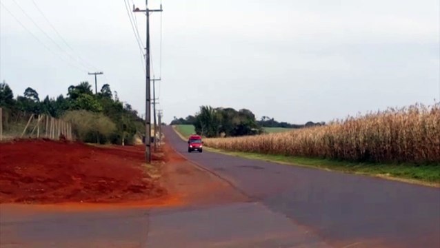 Trabalhador cai de telhado em cooperativa e precisa ser socorrido na Av. Piquiri