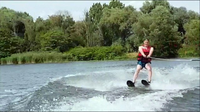 Club de ski nautique de Pont-à-Mousson : Justine et Robin font leur baptême de ski sur la Moselle