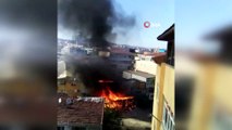 Pendik Güzelyalı’da bir binanın etrafındaki kerestelerden çıkan yangın yandaki binaya sıçradı. Yangına çok sayıda itfaiye ekibi müdahale ediyor