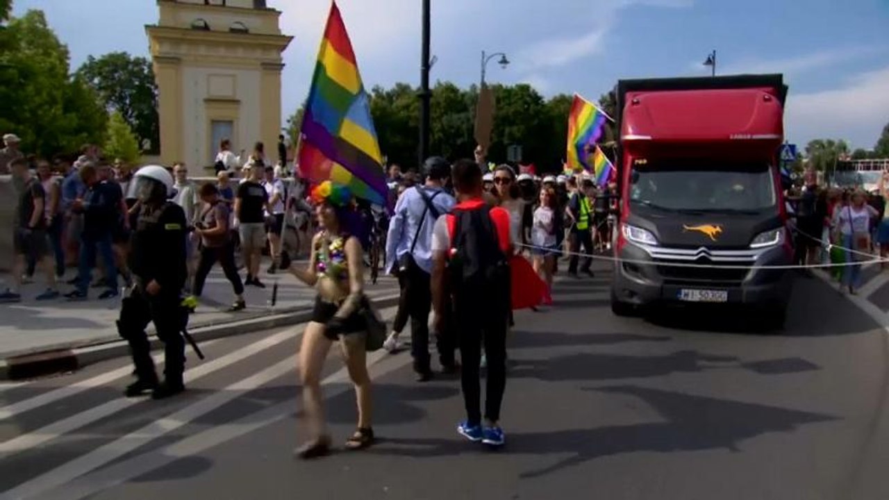 Polen: lgbt-demonstration von rechtsextremen angegriffen