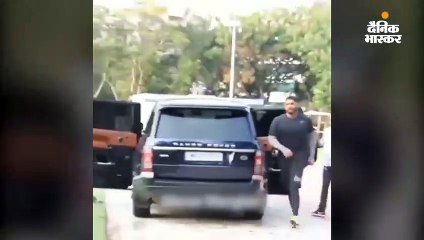 अर्जुन रणबीर ने खेला फुटबॉल