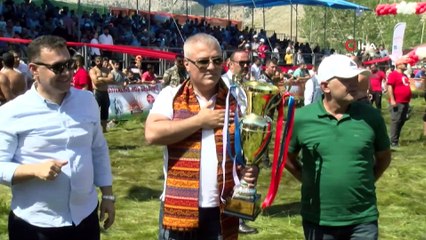 Gökbel’de başpehlivan Ali Gürbüz oldu