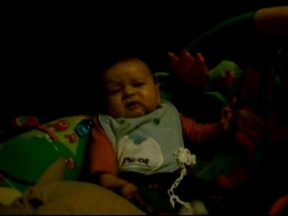 bebe thimo qui pleure