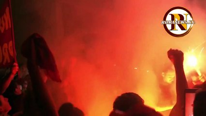 Download Video: Roma, la festa dei tifosi in Via degli Uffici del Vicario (22/07/2019)