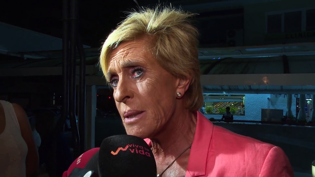 Chelo García-Cortés arremete contra Carlos Lozano y acaba dando un corte a su mujer Marta Roca