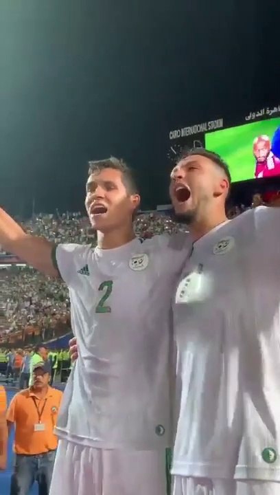 لحظة اعلان نهاية مباراة الجزائر و السنغال و فوز الجزائر ببطولة امم افريقيا - 19-7-2019