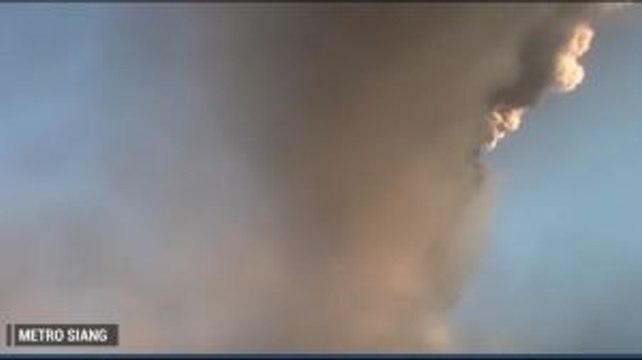 Gunung Ubinas di Peru Erupsi