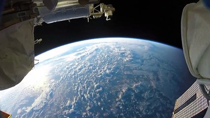 This is what an ASTRONAUTS sees during a SPACE WALK