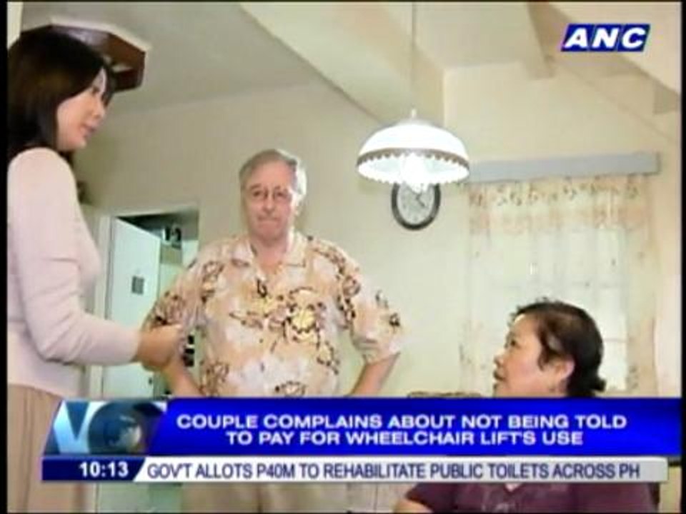 Disabled Pinay forced to crawl down airplane