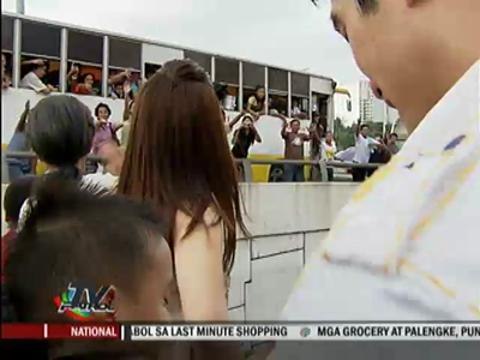MMFF celebs parade atop floats