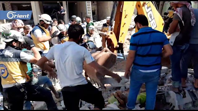 أكثر من 20 قتيلا بقصف طائرات الاحتلال الروسي مدينة معرة النعمان جنوب إدلب - سوريا