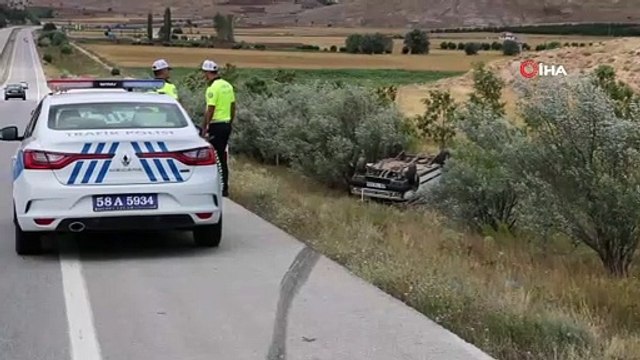 Lastiği patlayan otomobil şarampole uçtu: 6 yaralı