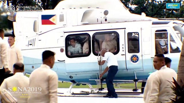Duterte arrives 55 minutes late for SONA