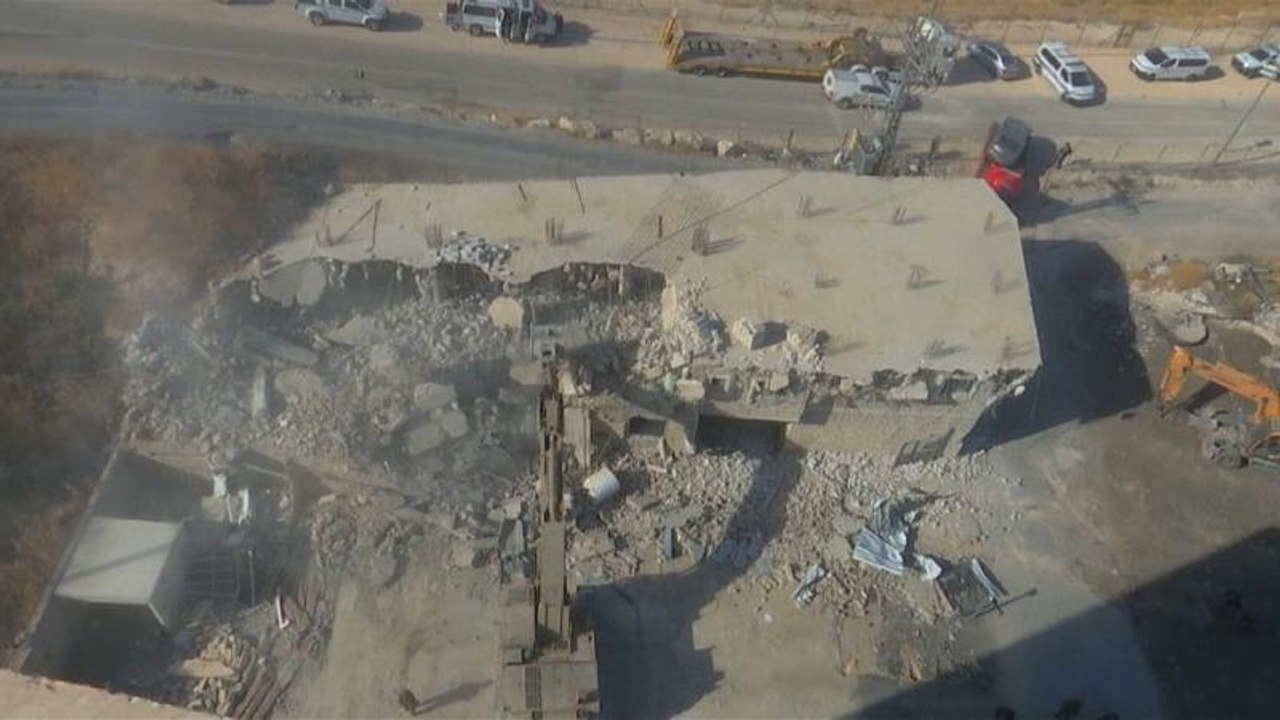 Abriss von palästinensischen Häusern an israelischer Sperranlage