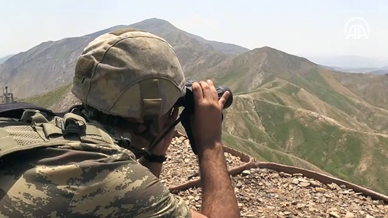 Baba oğul omuz omuza vatan nöbetinde