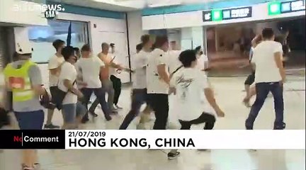 Hong Kong: attacco alla stazione