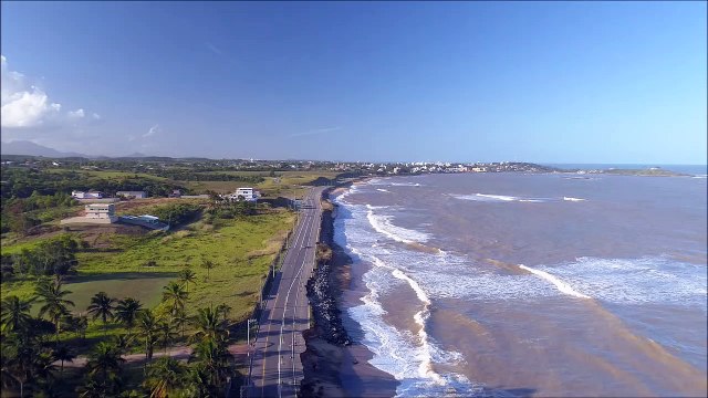 Imagens de drone mostram erosão em Meaípe, Guarapari