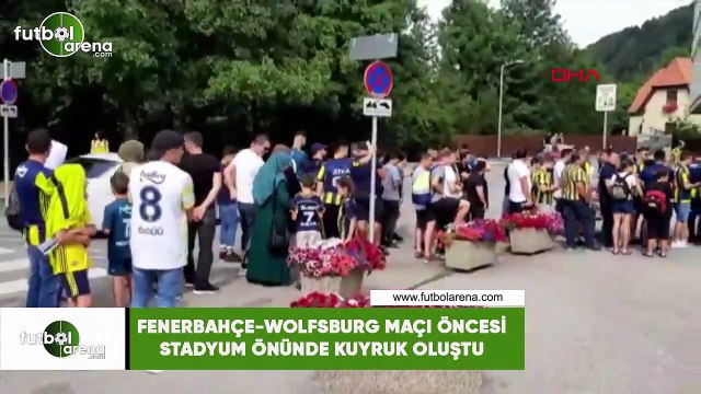 Fenerbahçe - Wolfsburg maçı öncesi stadyum önünde kuyruk oluştu