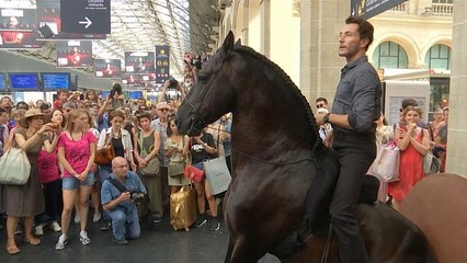 A Paris, la gare de l'Est a accueilli deux curieux voyageurs
