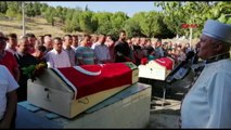 MANİSA Alaşehir'de gölette boğulan ikizler son yolculuklarına yan yana uğurlandı-EK