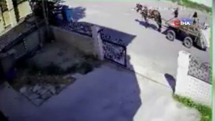 At arabasıyla iş yerindeki demirleri böyle çaldılar