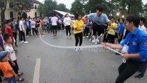 Funny Jump Rope on the street - Group jump rope